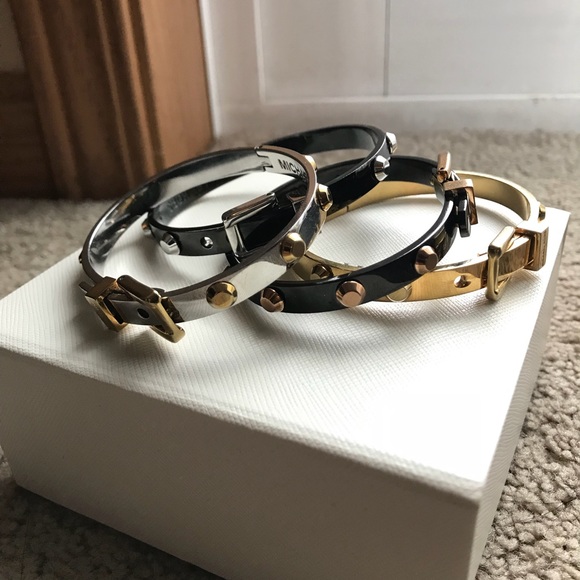 MK Buckle Bangle - Picture 4 of 4